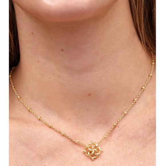 NWT! Kendra Scott Kelly Short Pendant Necklace in Gold - Picture 6 of 7